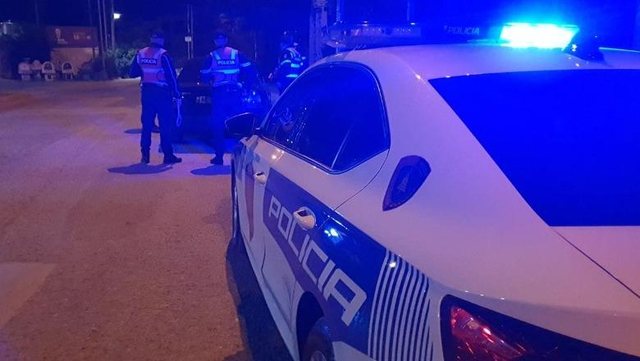 Tronditet Shkodra, 25-vjeçari qëllon me armë zjarri babë e bir, djali ndërron jetë në spital