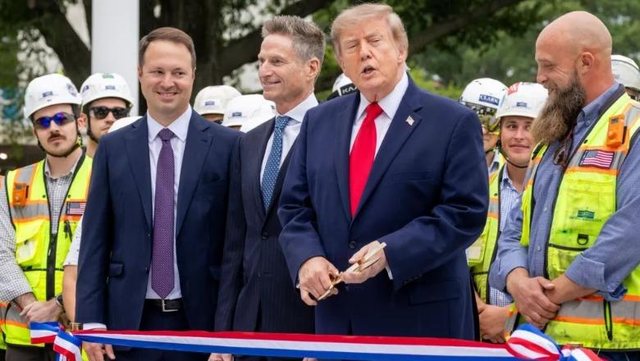 Mediat bojkotojnë Trump, hakmarrje për dëbimin e gazetarëve!