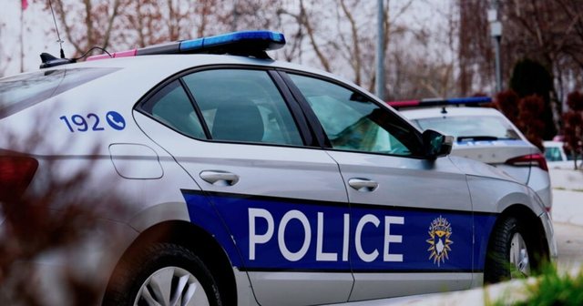 Tronditet Kosova: Vëllai i vë flakën së motrës dhe plagos rëndë nënën (vajza ndërron jetë në spital)