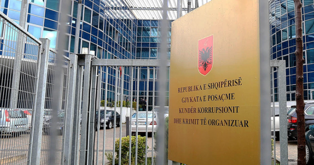 Hyn sot në fuqi rregullorja e re e GJKKO-së, kufizime të forta për mediat: Gazetarëve u ndalohet telefoni dhe regjistruesit