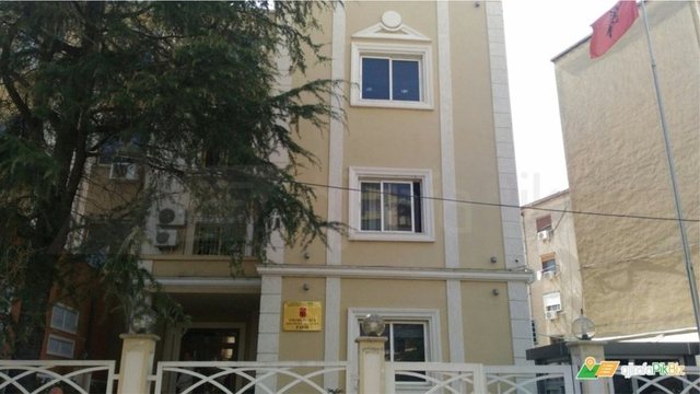 Falsifikuan dokumentet për 6 prona në Fier, arrestohen ish-drejtori i ASHK-së dhe përfituesi