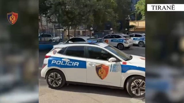Qëlloi me pistoletë manovër gjatë rrugës për në dasëm, procedohet 30-vjeçari në Kamëz!