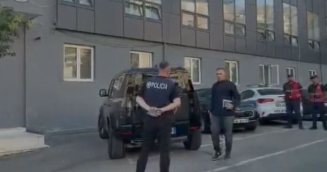Skënder Hita mbledhje urgjente në Sarandë, pas vrasjes së Artan Myrtajt