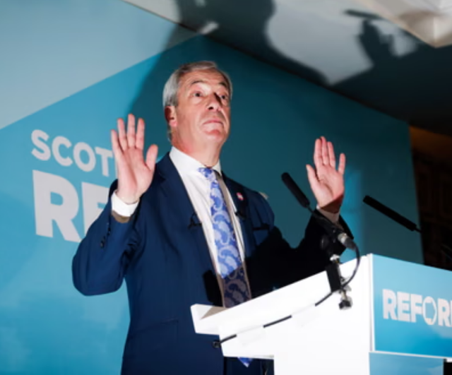 Skandali që ka tronditur partinë e anti-shqiptarit Nigel Farage