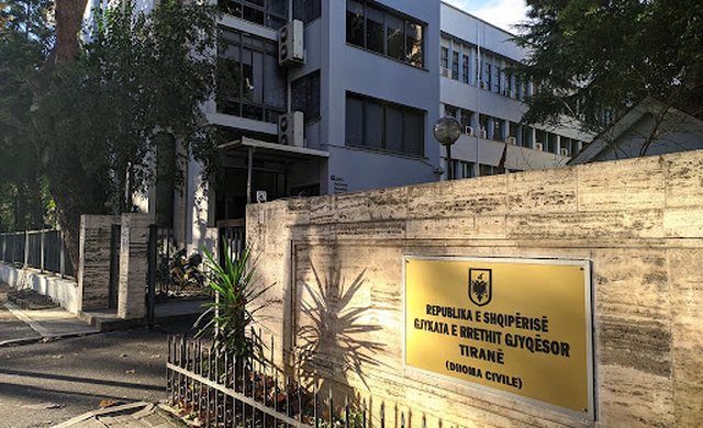 Bllokohen shërbimet në Gjykatën e Tiranës, administrata bojkoton punën për pagat e gushtit