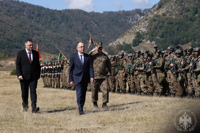 Forcat shqiptare kalojnë testin e NATO-s