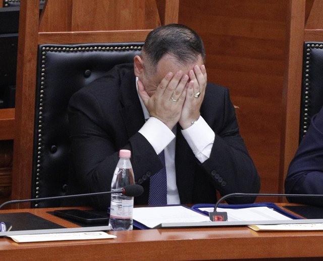 “O Zot me kë kam të bëj” – Reagimi i Ermal Nufit, pasi Tedi Blushi i përmendi akuzat e Ahmetajt