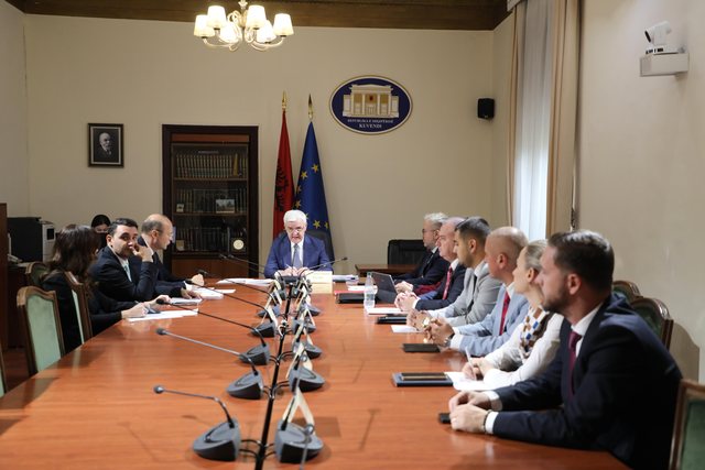 Aksioni i SPAK nxit debatet në Komision/ Kaso: Ka rënë shteti! Xhafaj: Arrestimi i zyrtarëve, shenjë e forcimit të shtetit të së drejtës