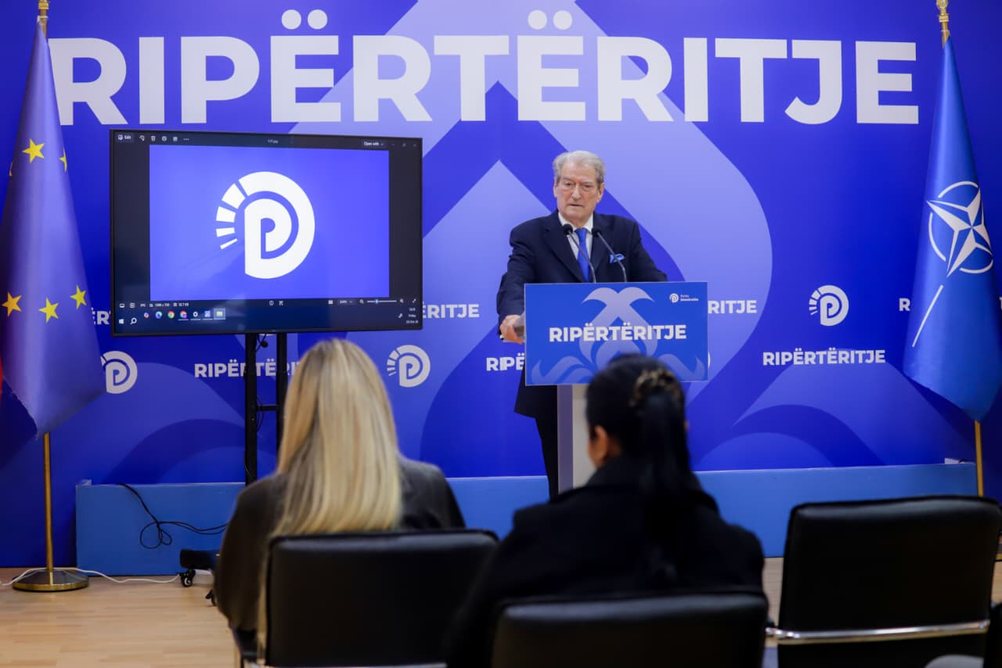 Rama publikoi fotot e “kriminelëve” në protestë, Berisha i përgjigjet me emrat e socialistëve nën hetim!