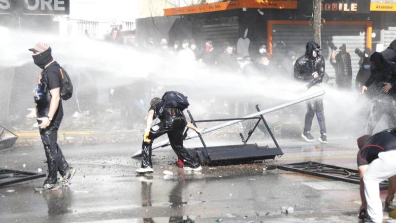 23 të lënduar nga protesta në Tiranë, në gjendje problematike 28-vjeçari i dëmtuar në sy