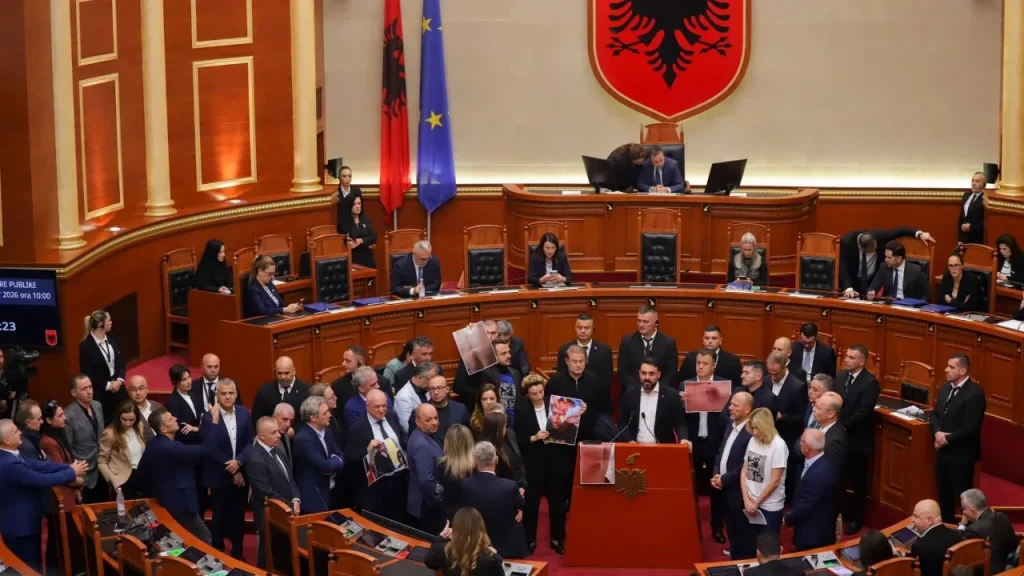 Përjashtohen me 60 ditë nga Kuvendi 6 deputetët e PD-së