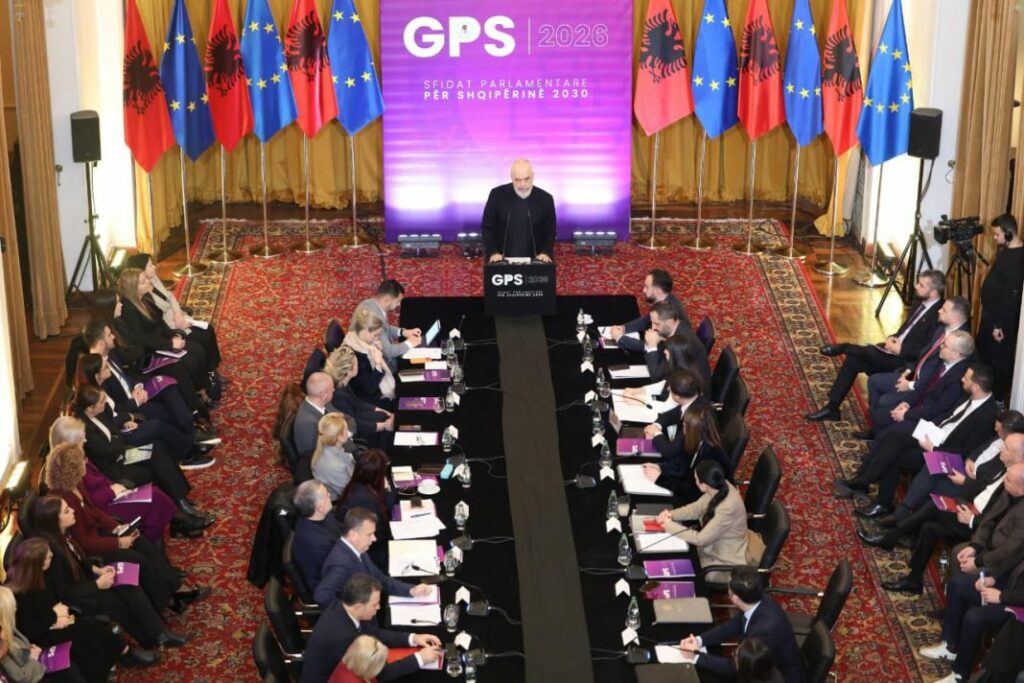Mbledhja e grupit të PS, Rama: Kush nuk voton Reformën territoriale le të ikë