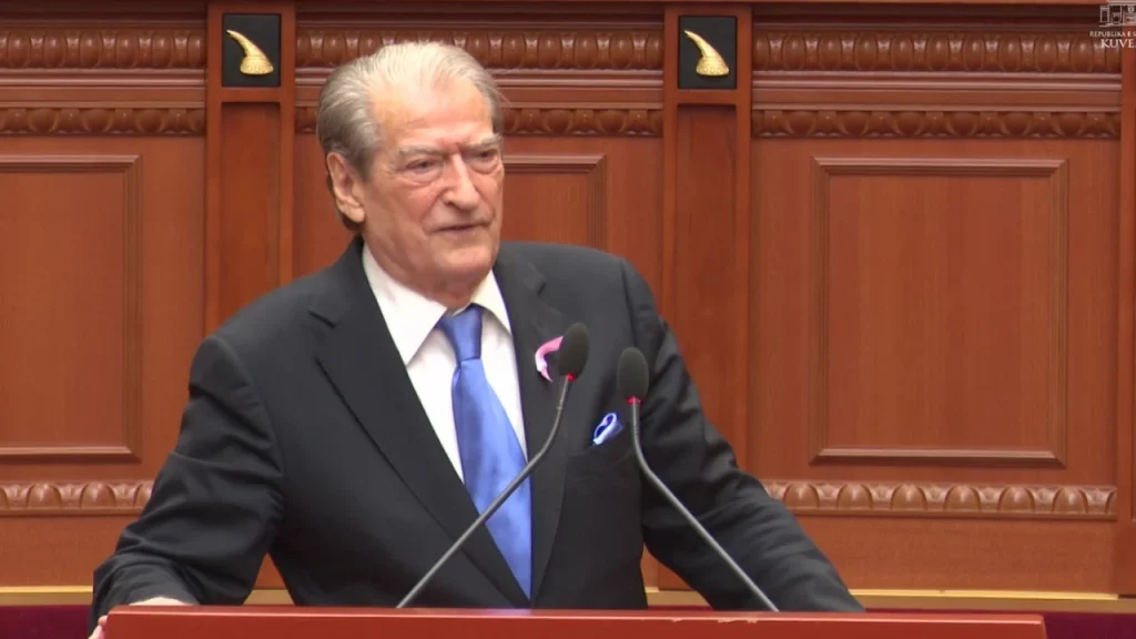 Berisha-socialistëve: Videot e Adi Hilës janë lule para atyre që keni ju!