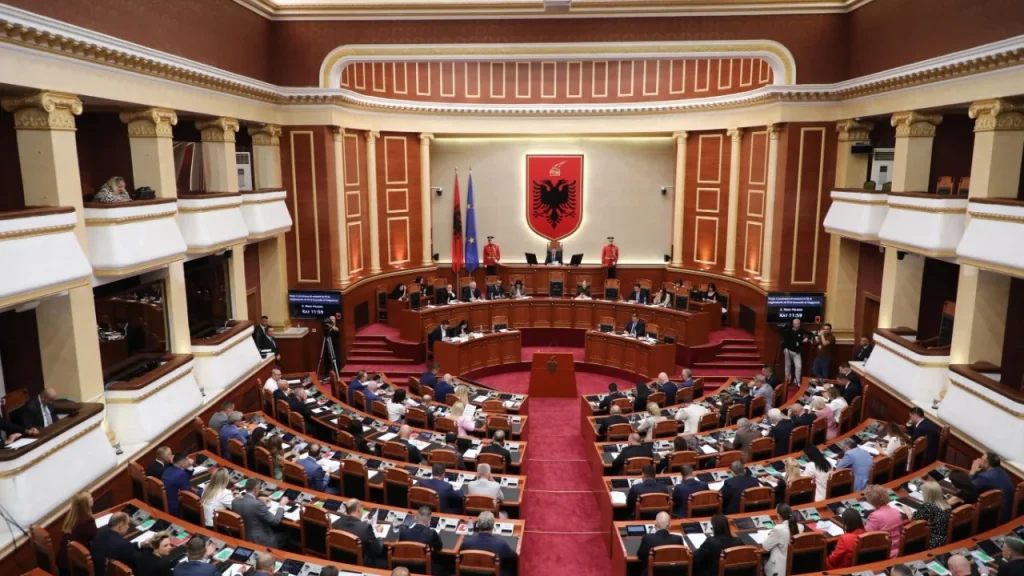 Seanca plenare u anulua për shkak të protestës, reagon Kuvendi: Do të mbahet javën e ardhshme!
