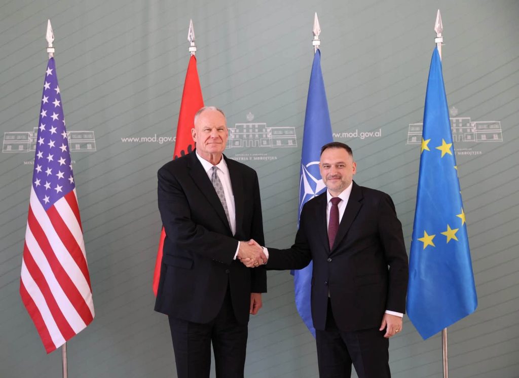 Aksioni i SPAK në Ministrinë e Mbrojtjes, në kohën që ambasadori amerikan takohej me ministrin Nufi (qendroi mbi një orë e gjysëm)
