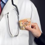 Shëndetësi e sëmurë: 8 në 10 shqiptarë të bindur se sistemi është i korruptuar