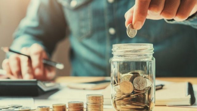 “Kurseni para’ për kohën e krizës”, alarmi i BQE: Familjet duhet të mbajnë cash në shtëpi për raste urgjente