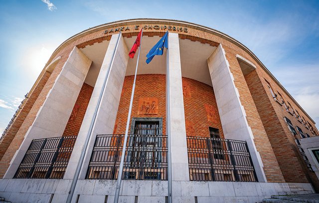 Zhvlerësimi i monedhës europiane/ Banka e Shqipërisë bleu 195 milionë euro në gjysmën e parë të këtij viti