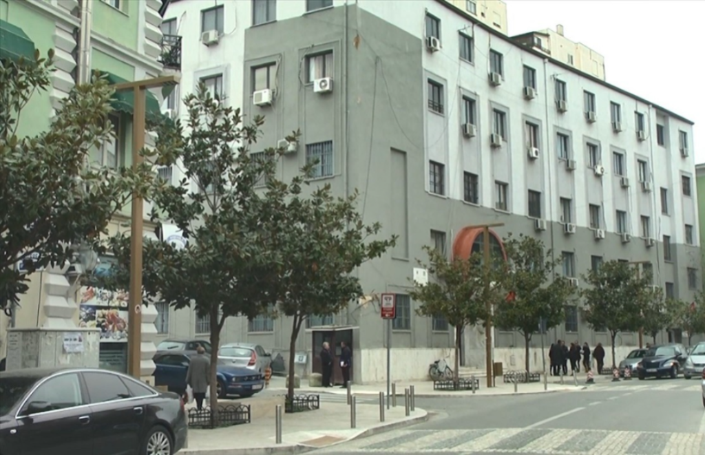 Prokuroria sekuestron PASURITË e “bosit” të drogës në Durrës: 33 apartamente, 15 makina dhe dyqane!