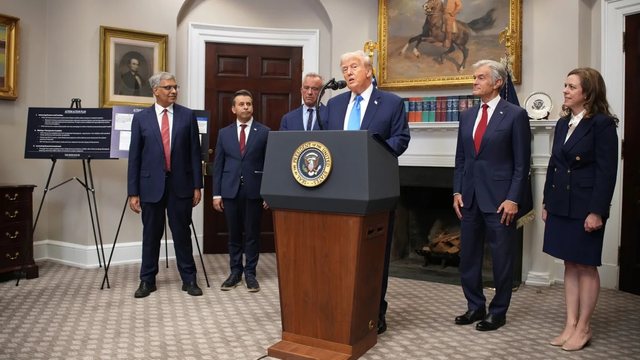 Trump lidh autizmin me Tylenolin, u kërkon grave shtatzëna ta shmangin