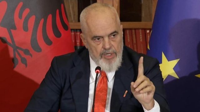 Rama shkarkon prefektët e Fierit dhe Vlorës, ja kush zëvendëson Arben Çukon dhe Plator Nesturin