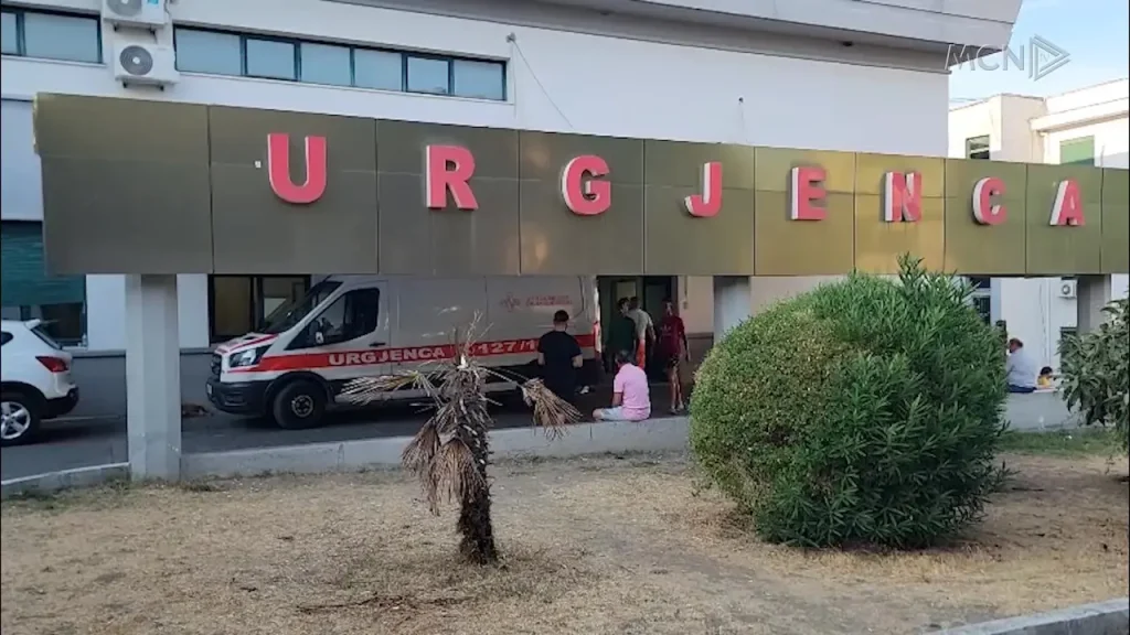 U plagos me thikë në zemër nga bashkëmoshatari, del nga intubimi 15-vjeçari në Durrës