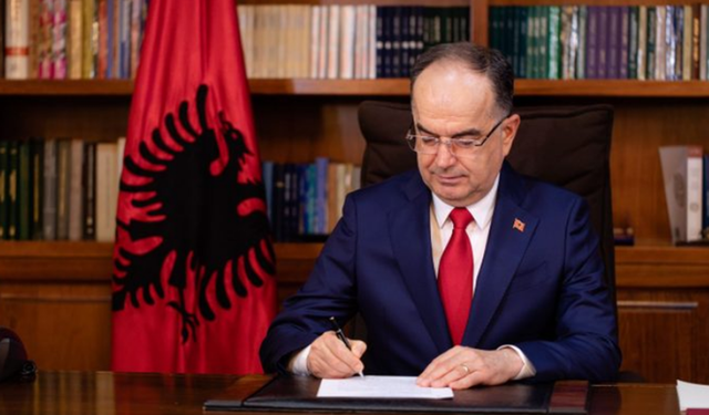 Begaj dekreton ligjin për konfliktin e interesit, gjoba për zyrtarët, kufizime të ashpra për krerët e drejtësisë