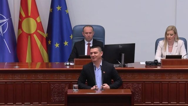 “Provokim” – Kryeministri i Maqedonisë së Veriut “tërbohet” nga flamuri shqiptar