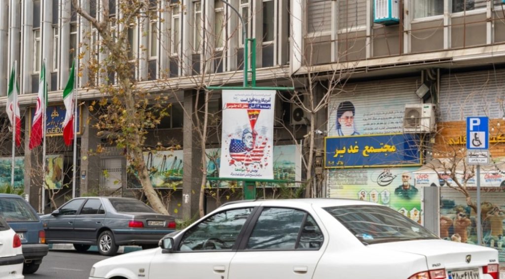 Prag lufte SHBA-Iran, shumë vende po iu kërkojnë qytetarëve të tyre largimin nga Teherani