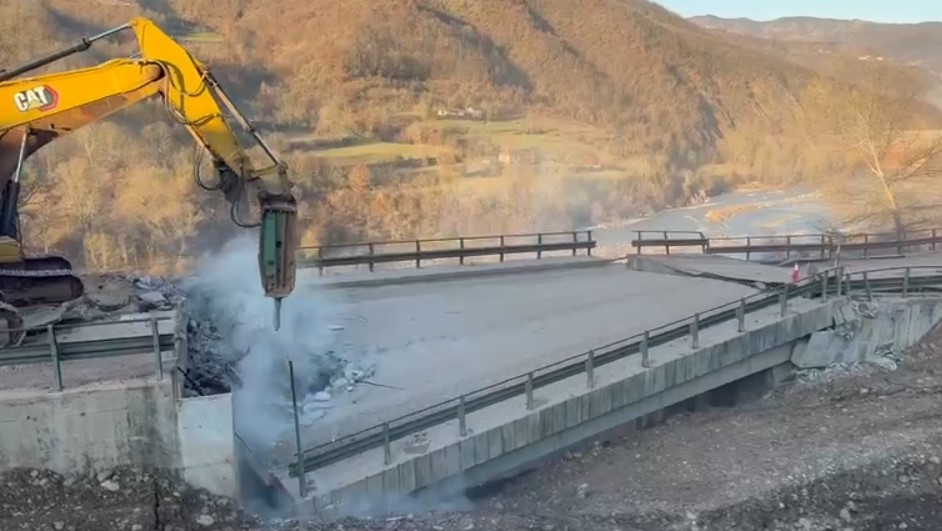 Bllokimi i Librazhd-Prrenjas, furgonat shtrenjtojnë çmimin e biletës deri 40%