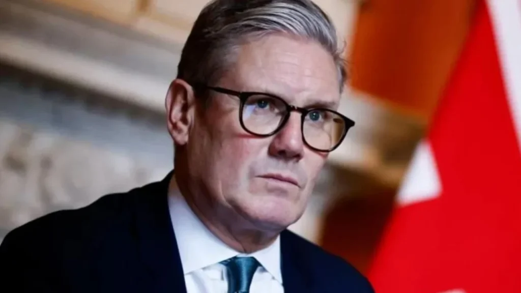 Starmer pëson disfatë të rëndë në zgjedhje, triumfon partia e Farage që ofendoi shqiptarët
