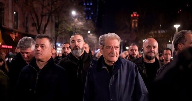 Deputeti i PD-së: Sali Berisha u godit me spraj paralizues në protestë
