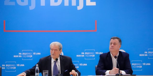 Hakmarrja e Berishës, përjashton nga PD ata që mbështetën “rivalin” e tij