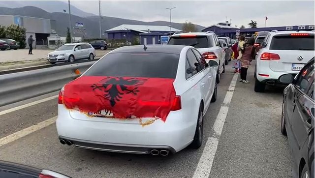 Ndeshja Kosovë-Turqi, tifozët shqiptarë dynden drejt Prishtinës