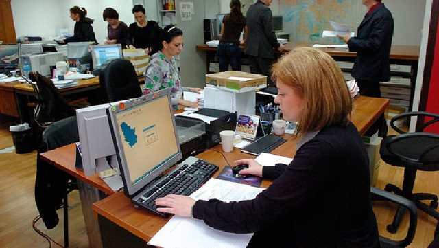Administrata publike shënon rekord, arrin në 185.4 mijë punonjës… edhe pse shërbimet janë online