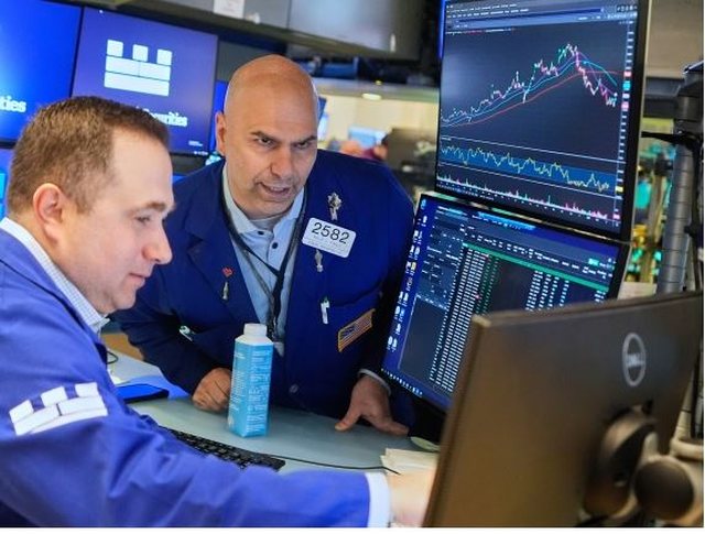 Goditje në Wall Street: Dikush vë bast pak minuta para njoftimit të Trump dhe fiton 50 mln $, dyshohet për rrjedhje informacioni