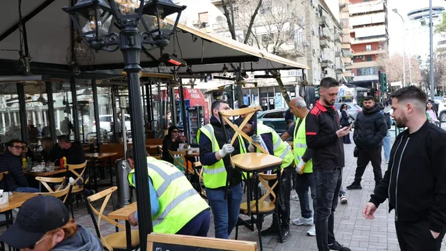 “Për çdo karrige në trotuar, mbill një pemë!”, rregulli i ri për baret, restorantet dhe hotelet