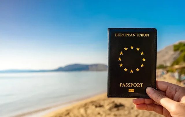 Rreth 522 mijë shqiptarë kanë marrë shtetësi në një nga vendet e BE dekadën e fundit!