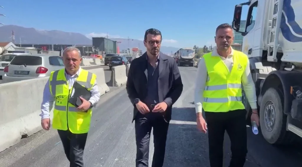 Punimet në lotin e parë të autostradës Tiranë-Durrës, ministri Karakaçi: Hapet në fillim të muajit maj