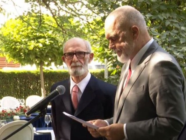 Ndarja nga jeta e akademikut Rexhep Qosja, reagon Rama!