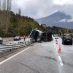 Aksident i rëndë në Rrugën e Kombit/ Një person humb jetën, tre të tjerë të plagosur!