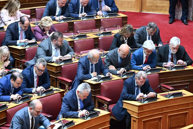 Skandali me fondet e bujqësisë në Greqi, Parlamenti i heq imunitetin 13 deputetëve të Demokracisë së Re