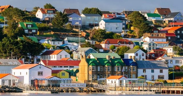 Ishulli që ka futur në sherr Britaninë e Madhe me SHBA