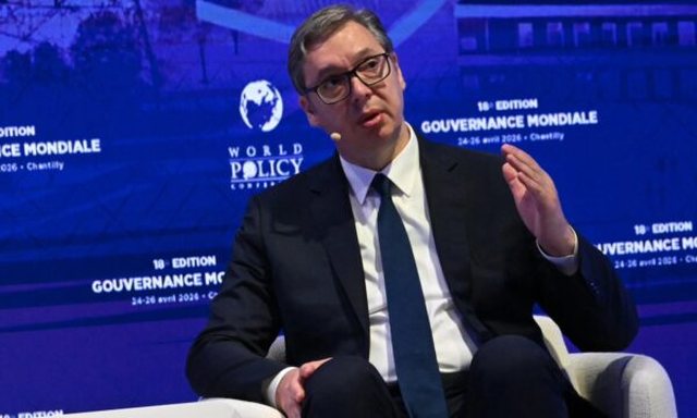 “Fajin e ka Kosova” – Aleksandër Vuçiç nga Francë: Ja pse Serbia s’është në linjë me politikën botërore