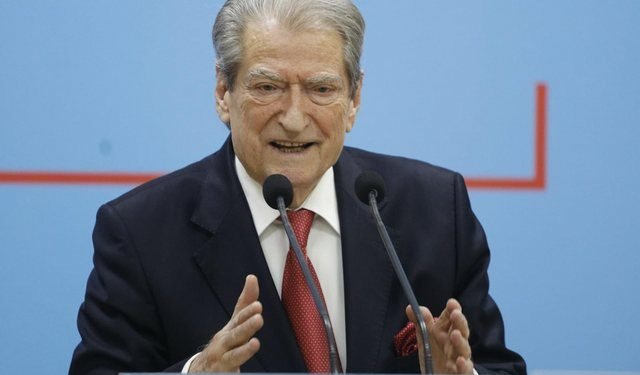 Sali Berisha akuzon mediat: Mafia mediatike është mafia numër një në Shqipëri. Më e rrezikshme sesa mafia miliardere e kokainës