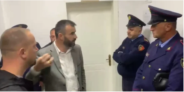 Efektivët përplasen me banorët, ndërpritet mbledhja e Këshillit Bashkiak në Bulqizë