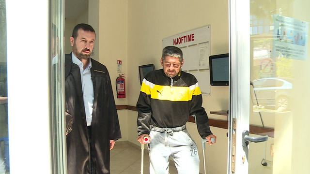 Historia e çuditshme: Prokuroria kërkon dy muaj burg për lypësin në Tiranë, pasi policia e kishte urdhëruar të… mos lypte