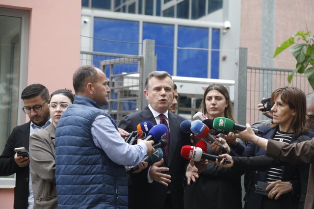 “Nuk na tret dheu pa e parë Berishën në burg” – Balla tregon të “vërtetën” e kësaj deklarate dhe nëse Rama do paraqitet në gjyq