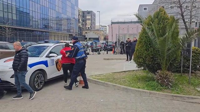 Detaje të reja nga aksioni i SPAK në Tiranë për goditjen e Call Center-ve, identifikohet polici i shoqëruar!
