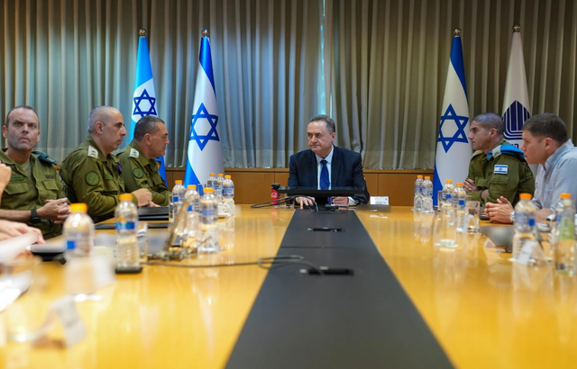 Izraeli pret “dritën jeshile” të SHBA-ve për goditje ndaj Iranit